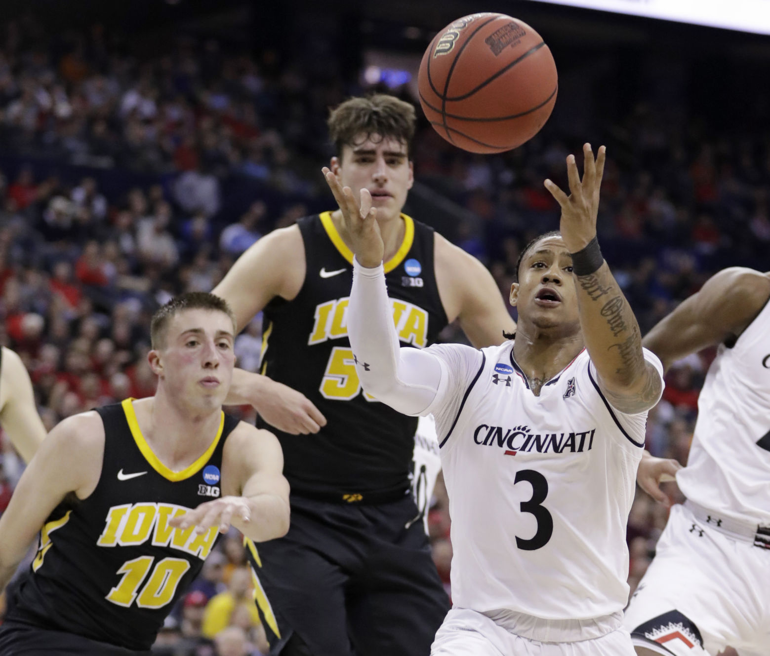 NCAA Cincinnati Iowa Basketball
